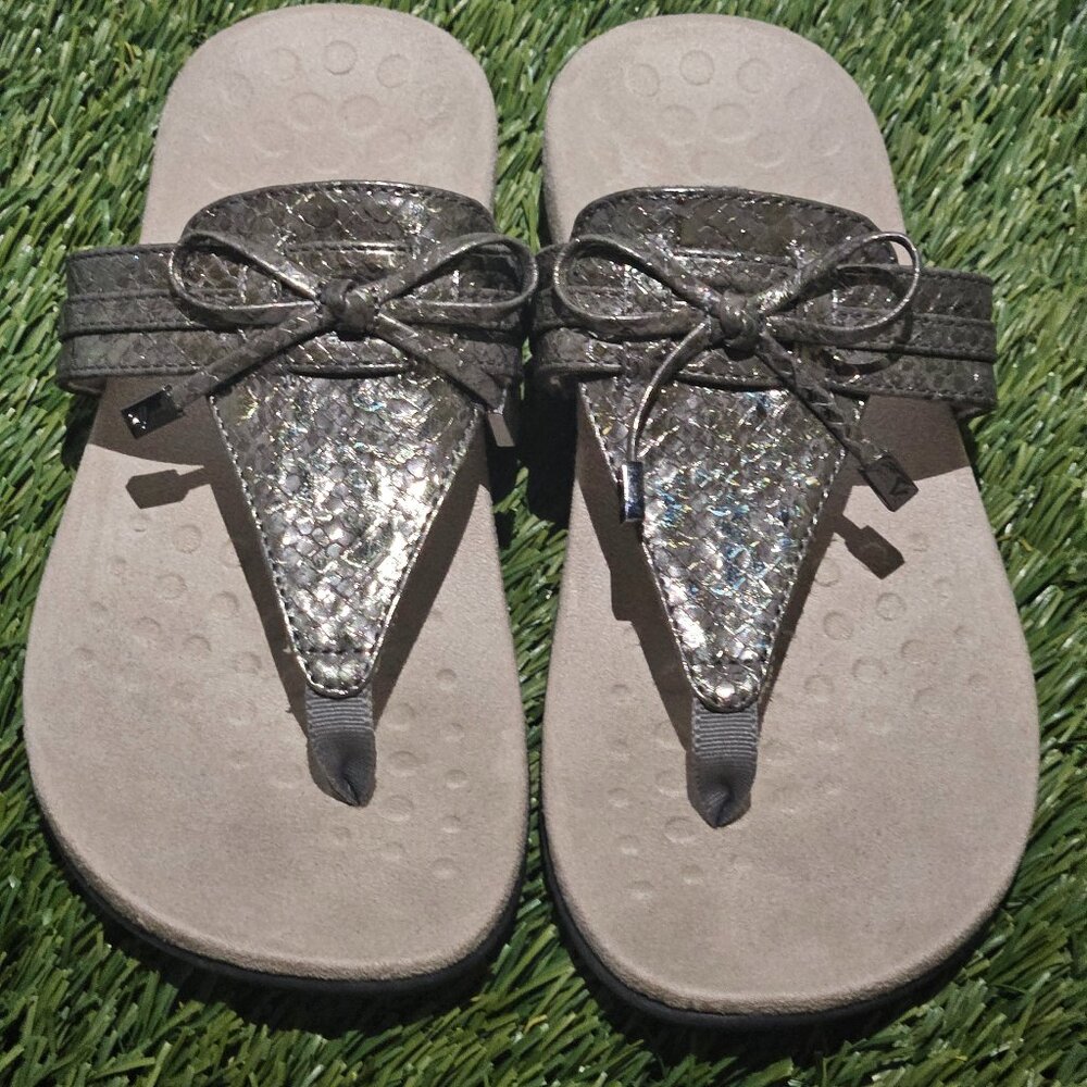 Vionic Amaya Snake Print Thong Sandals – Women’s 7 – Charcoal Metallic – New in